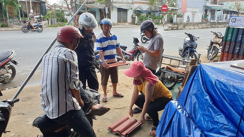 Quang Ngai: 80.000 dong/vien ngoi, chay 3 huyen van khong mua duoc-Hinh-2