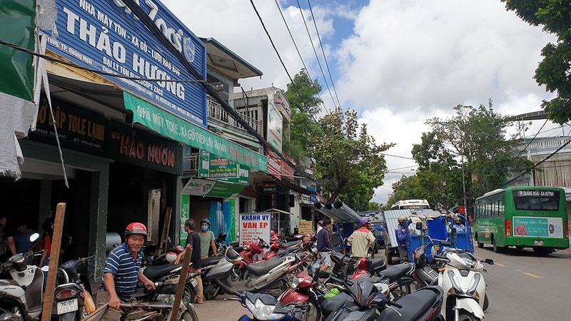 Quang Ngai: 80.000 dong/vien ngoi, chay 3 huyen van khong mua duoc-Hinh-5