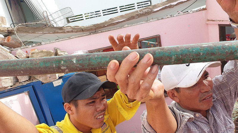 Quang Ngai: 80.000 dong/vien ngoi, chay 3 huyen van khong mua duoc