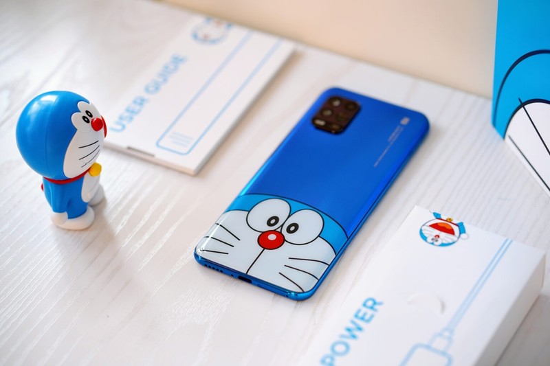 Bo phu kien iPhone hinh Doraemon 