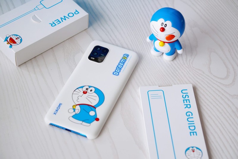 Bo phu kien iPhone hinh Doraemon 