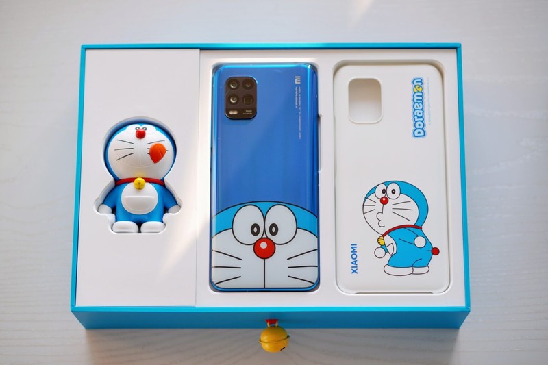 Bo phu kien iPhone hinh Doraemon 