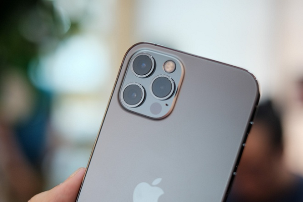 Tuong lai iPhone 13 se so huu camera “sieu zoom”?