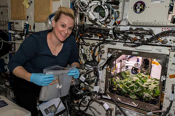 NASA trong thanh cong cu cai ngoai khong gian huong vi cuc ngon