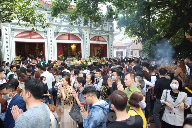 Nguoi dan Thu do chen chan di le Phu Tay Ho ngay dau thang 11 am lich-Hinh-12