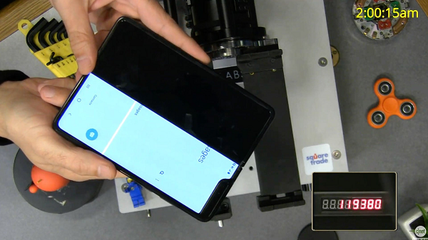 Galaxy Fold va Galaxy Z Flip hong man hinh trong thoi tiet lanh-Hinh-7