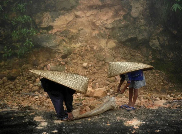 Ao mua ky la cua nguoi dan song tai noi am uot nhat Trai Dat-Hinh-7