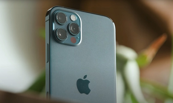 iPhone 12 xoa phong “mu mit” van bi camera iPhone 13 bo xa