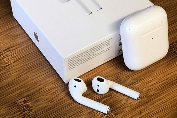 Thanh nien nuot nham tai nghe AirPods khi... dang ngu-Hinh-11