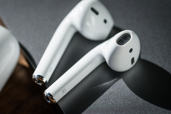 Thanh nien nuot nham tai nghe AirPods khi... dang ngu-Hinh-6