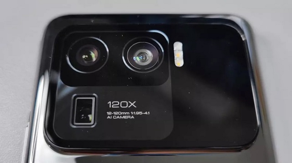Xiaomi Mi 11 Ultra trang bi man hinh canh camera, tha ho 