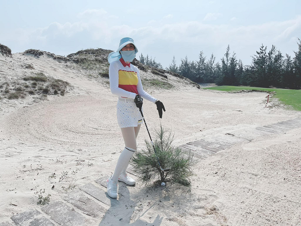 Golfer Ngoc Han van dep rang ngoi trong trang phuc khoe khoan-Hinh-9