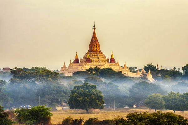 Cau chuyen bi an sau cac ngoi den linh thieng cua Myanmar-Hinh-3