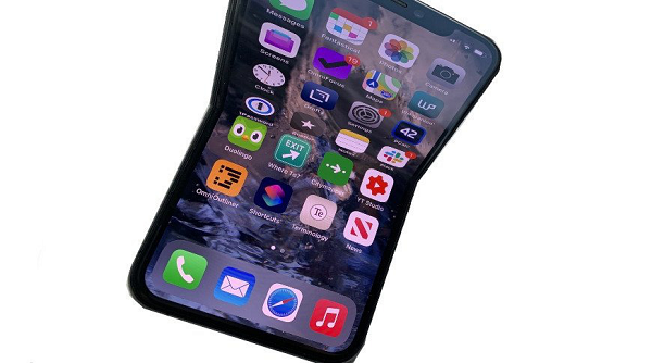 iPhone man hinh gap dep xuat than, an dut cong nghe cua Samsung