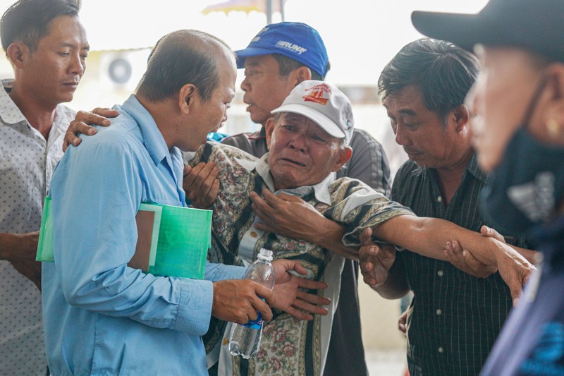 Chay nha o Thu Duc, gia dinh 6 nguoi tu vong: Nguoi than nga quy truoc quan tai-Hinh-5