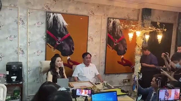 Cong nghe livestream “xin xo” va dat do cua nu dai gia Phuong Hang-Hinh-7