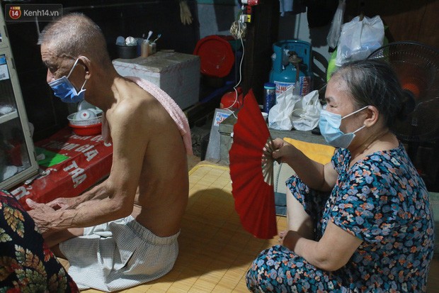 Nong bua vay ca dem o xom chay than Ha Noi: 'Ca can phong cu nhu cai lo nung, moi ngay chi ngu duoc 2-3 tieng'-Hinh-3