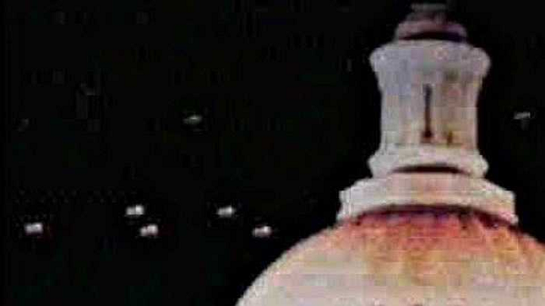 Hot hoang canh UFO bay lo lung tren bien duoc nguoi dan ghi lai-Hinh-11
