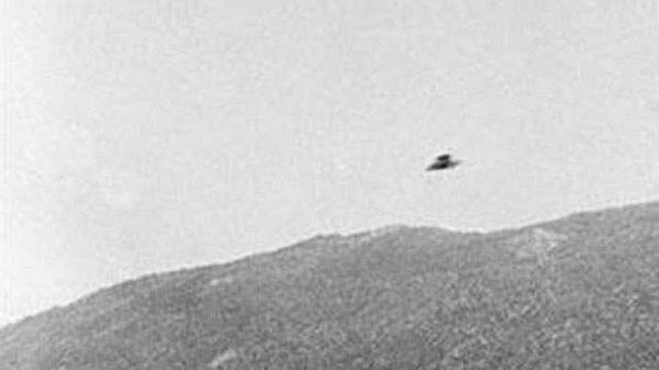 Hot hoang canh UFO bay lo lung tren bien duoc nguoi dan ghi lai-Hinh-12