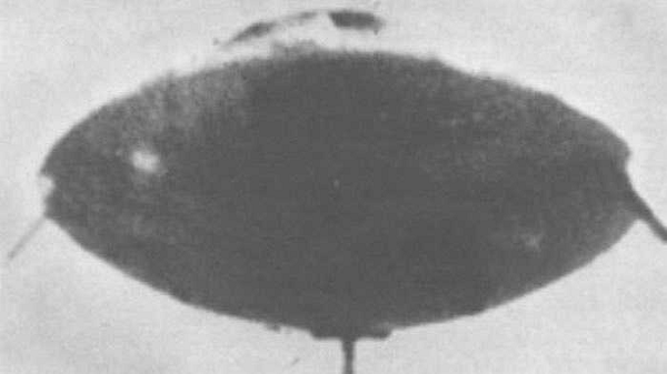 Hot hoang canh UFO bay lo lung tren bien duoc nguoi dan ghi lai-Hinh-4