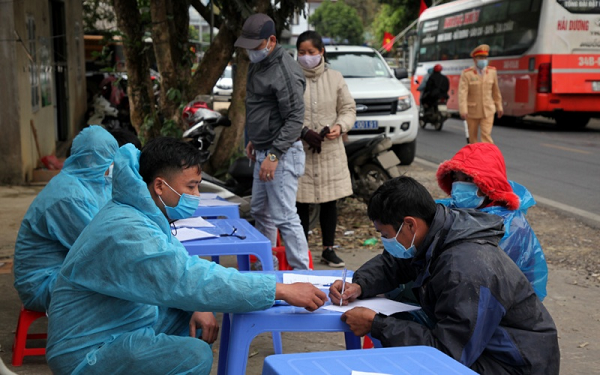 Nguoi ban ve so, lao dong tu do o Vinh Long duoc ho tro do bi anh huong COVID-19