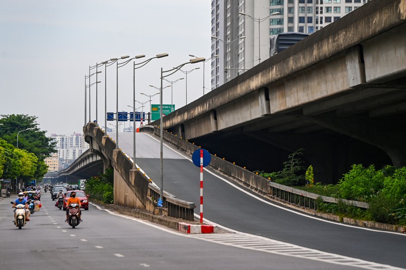 Ha Noi ngay thuong va trong thoi gian siet chat gian cach-Hinh-16