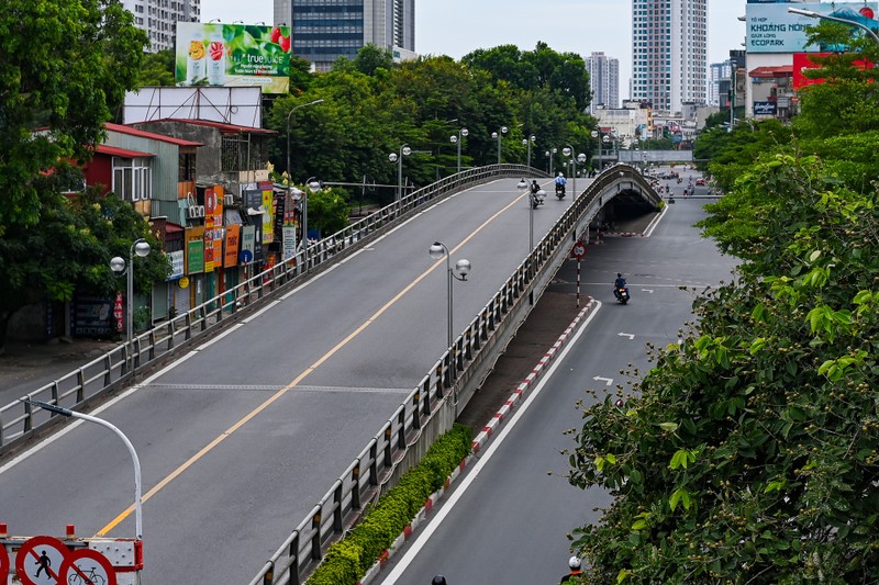 Ha Noi ngay thuong va trong thoi gian siet chat gian cach-Hinh-18