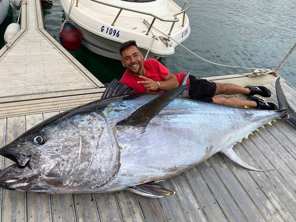 Di cau, bat ngo tom duoc... ca khung 300kg gia tram trieu