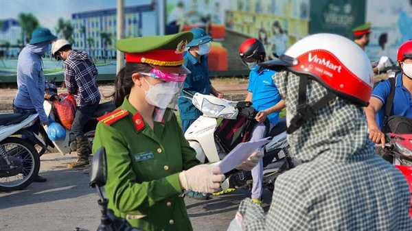 Ha Noi ra soat nguoi dan muon roi di hoac quay lai thanh pho