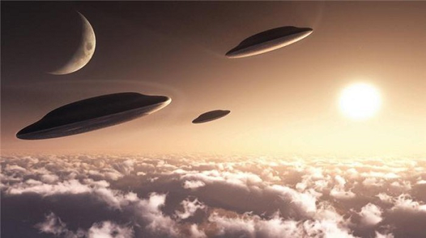 Tiet lo soc: UFO troi len tu day bien khien con nguoi kho 