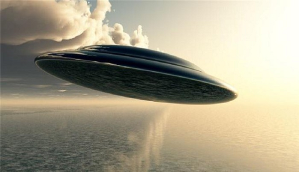 Tiet lo soc: UFO troi len tu day bien khien con nguoi kho 