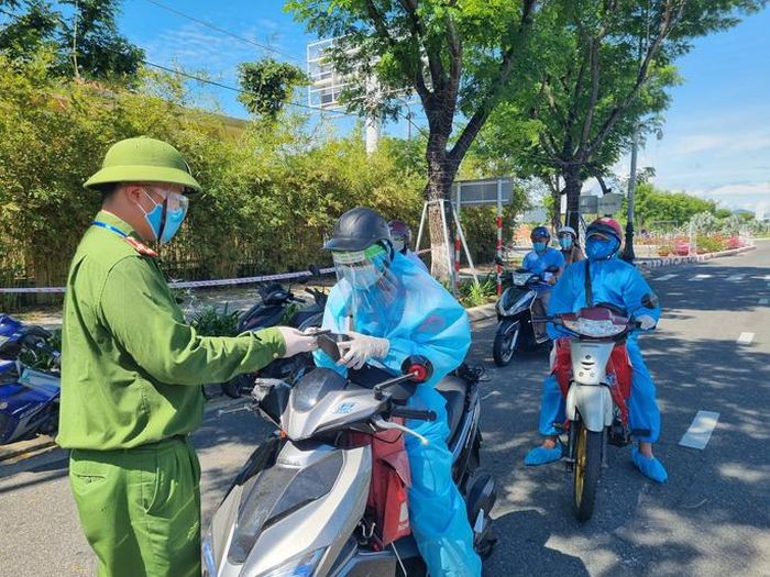 Da Nang: Duoc phep mo lai dich vu an uong o 'vung xanh'-Hinh-3