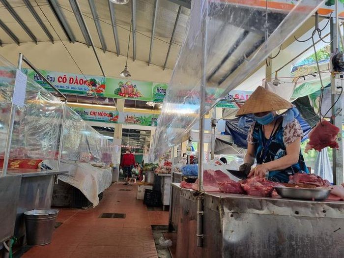 Da Nang: Duoc phep mo lai dich vu an uong o 'vung xanh'-Hinh-6