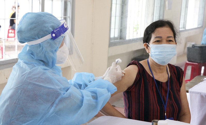 Quang Ngai, Phu Yen day nhanh tien do tiem vaccine Covid-19-Hinh-2