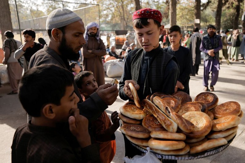 Phuong Tay tim cach khong van tien mat cho nguoi Afghanistan