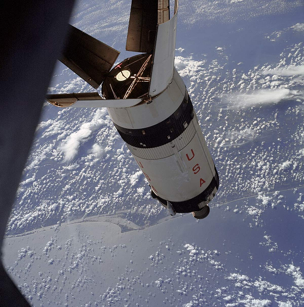 Chan dong hinh anh UFO xuat hien trong nhiem vu Apollo 7 cua NASA-Hinh-3