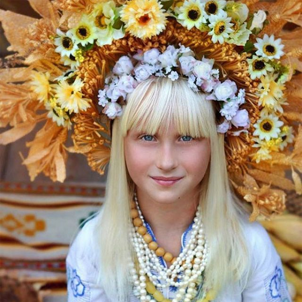 Ven man bi an vuong mien hoa cua cac thieu nu Ukraine-Hinh-7
