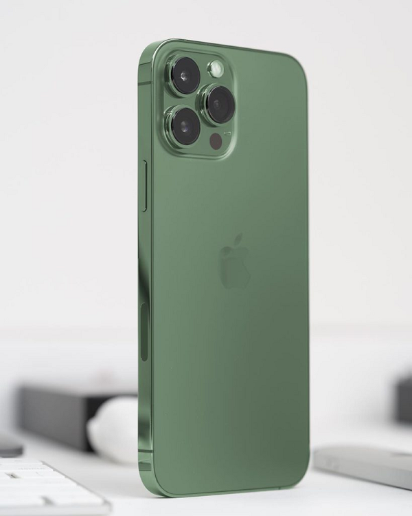 Anh thuc te iPhone 13 mau Alpine Green khien iFan khong the roi mat-Hinh-11