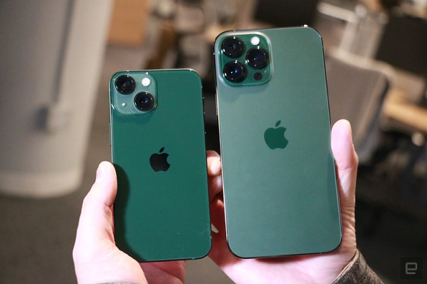 Anh thuc te iPhone 13 mau Alpine Green khien iFan khong the roi mat-Hinh-2