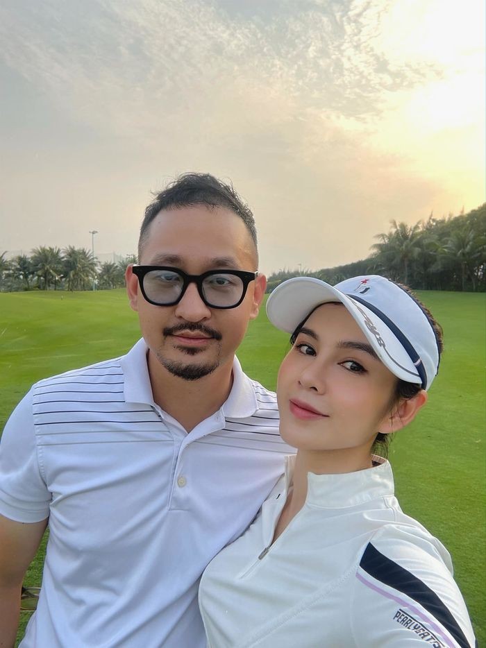 Thoi trang dong dieu cua cac cap vo chong Vbiz khi den san golf-Hinh-8