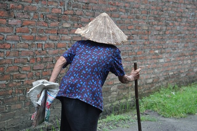 Co nhan dan “tu diet vong” khong cho muon keo mat sach loc la-Hinh-3