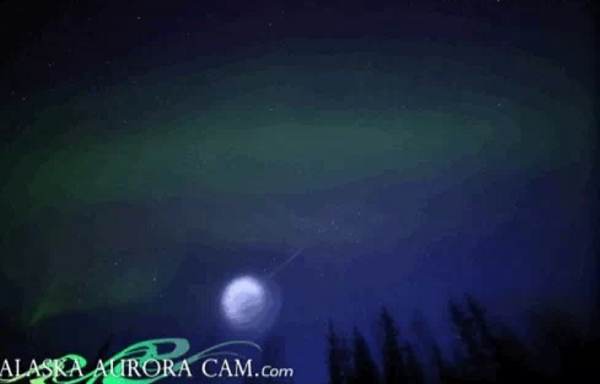 Thuc hu qua cau xanh lam nghi UFO “oanh tac” bau troi Alaska-Hinh-3