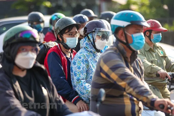 Nguoi dan un un tro lai Ha Noi ngay cuoi cung ky nghi le 30/4-Hinh-13