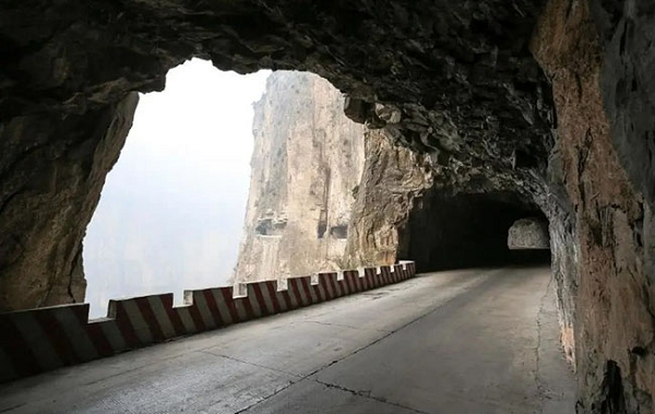 Lạ lùng ngôi làng “nằm dưới đáy giếng”, bị cô lập suốt ngàn năm - Hình 10 La lung ngoi lang “nam duoi day gieng”, bi co lap suot ngan nam-Hinh-10