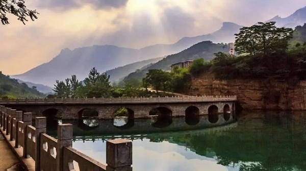 Lạ lùng ngôi làng “nằm dưới đáy giếng”, bị cô lập suốt ngàn năm - Hình 12 La lung ngoi lang “nam duoi day gieng”, bi co lap suot ngan nam-Hinh-12