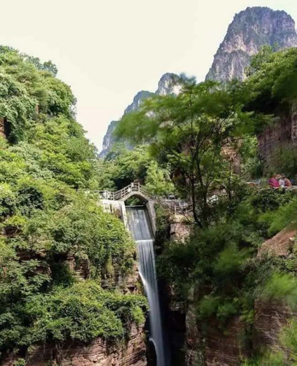 Lạ lùng ngôi làng “nằm dưới đáy giếng”, bị cô lập suốt ngàn năm - Hình 7 La lung ngoi lang “nam duoi day gieng”, bi co lap suot ngan nam-Hinh-7
