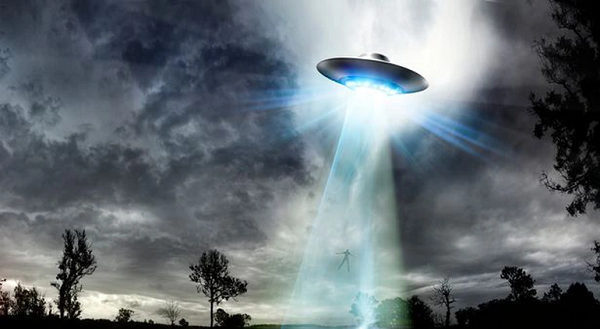 Nong: Anh sang la nghi UFO bay lo lung tren bau troi gan San Diego-Hinh-9