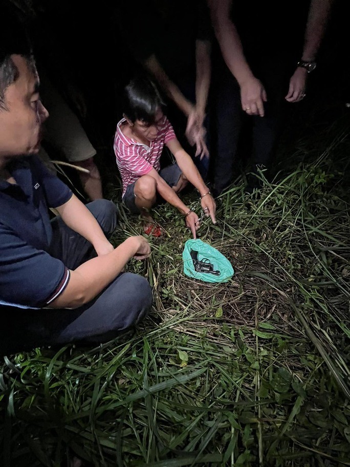 NONG: Bat nghi can cuop ngan hang o Dong Nai trong dem-Hinh-2