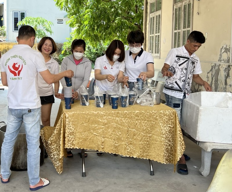 Nguoi benh am long voi nhung coc chao nghia tinh Tam Phat