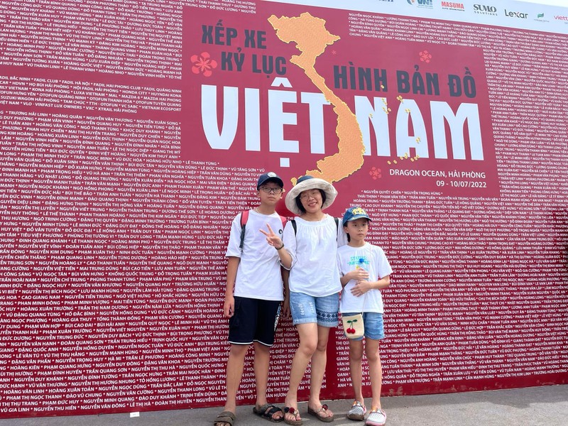 Gan 2.000 o to xep hinh ban do Viet Nam lon nhat tu truoc den nay-Hinh-5